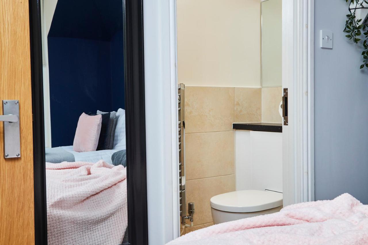 Striking Monroe Suite! Bath Exterior photo
